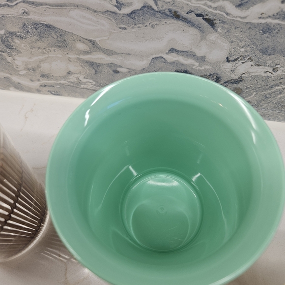 Lot of 7 assorted vintage cups and glasses - Picture 4 of 9